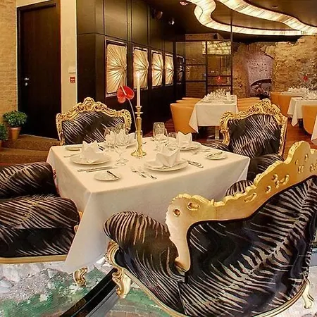 Royal Square & Hotel 5*