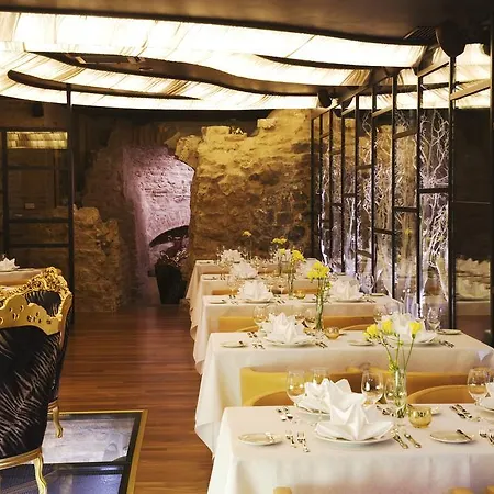 Royal Square & Hotel 5*