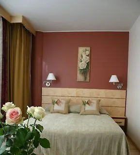 Viesnīca Royal Square & 5*