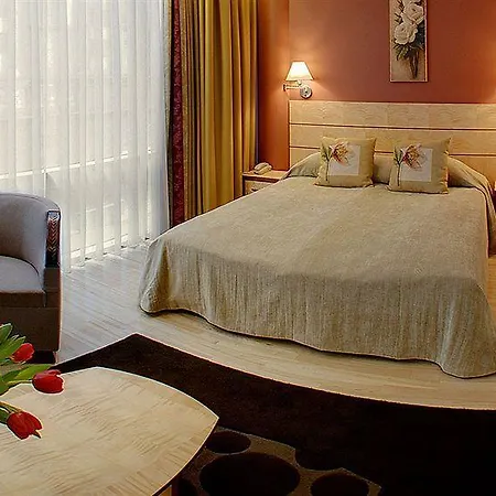 Royal Square & Szálloda 5*